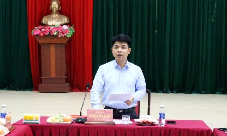 Bí thư Thị ủy Nguyễn Văn Khiên – Bí thư Thị ủy làm việc với Đảng ủy xã Quang Trung.
